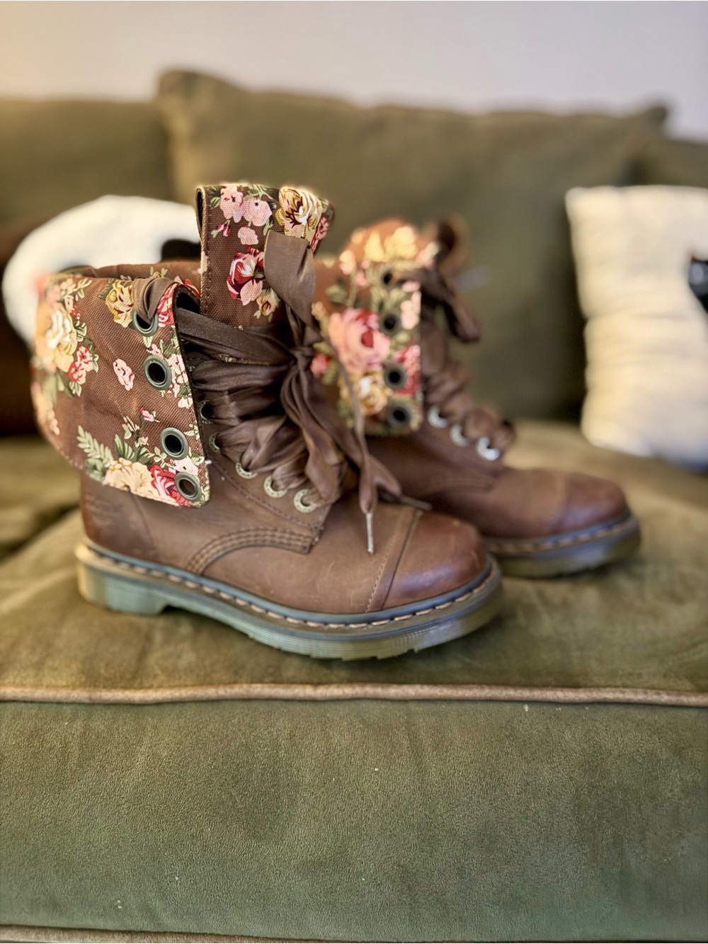 Dr. Martens Brown Floral Lace-Up Triumph Boots - Women